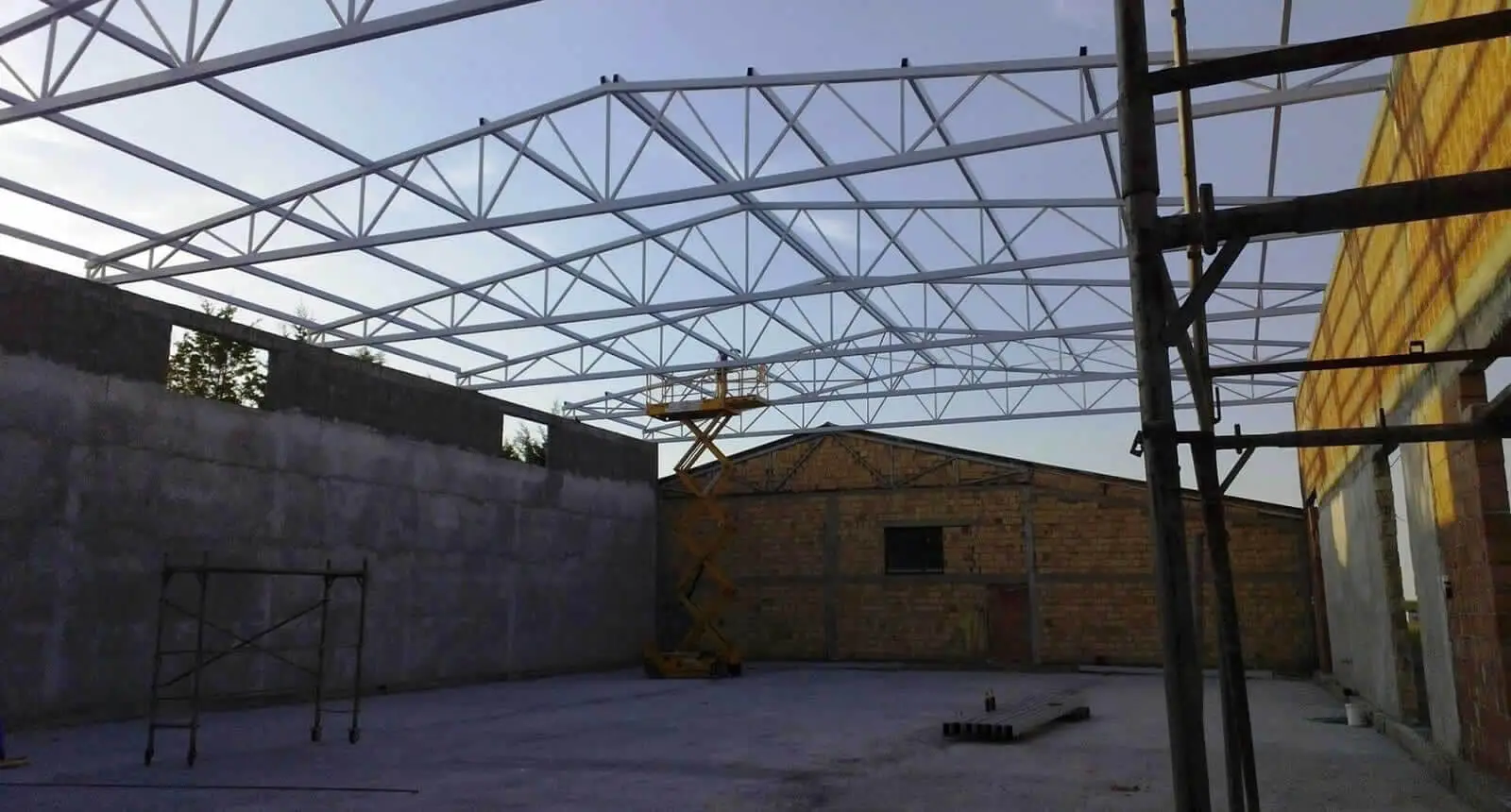 Estruturas Metálicas em Curitiba Galpões Barracões Mezaninos Escadas Plataformas