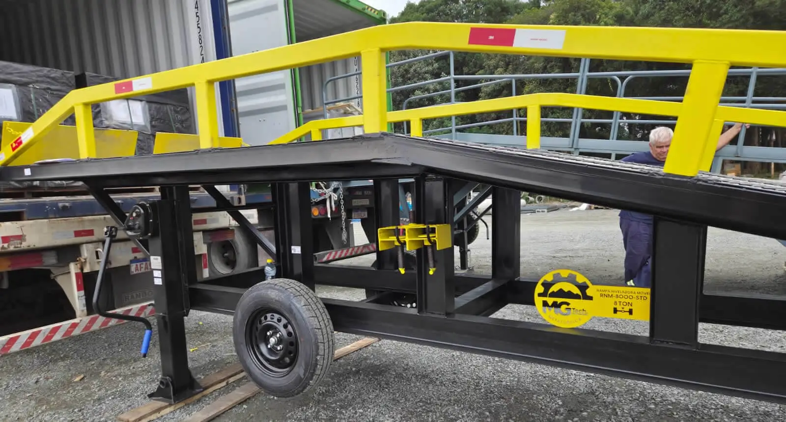 Rampas Metálicas Drive-in/Drive-out para permitir o acesso de empilhadeiras ao interior de contêineres