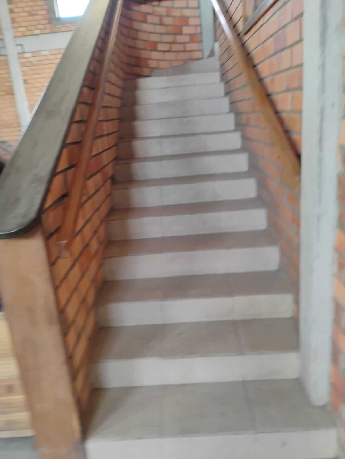 Barracão industrial à venda na CIC em Curitiba com ponte rolante de 10 toneladas e área total de 4.950 m².