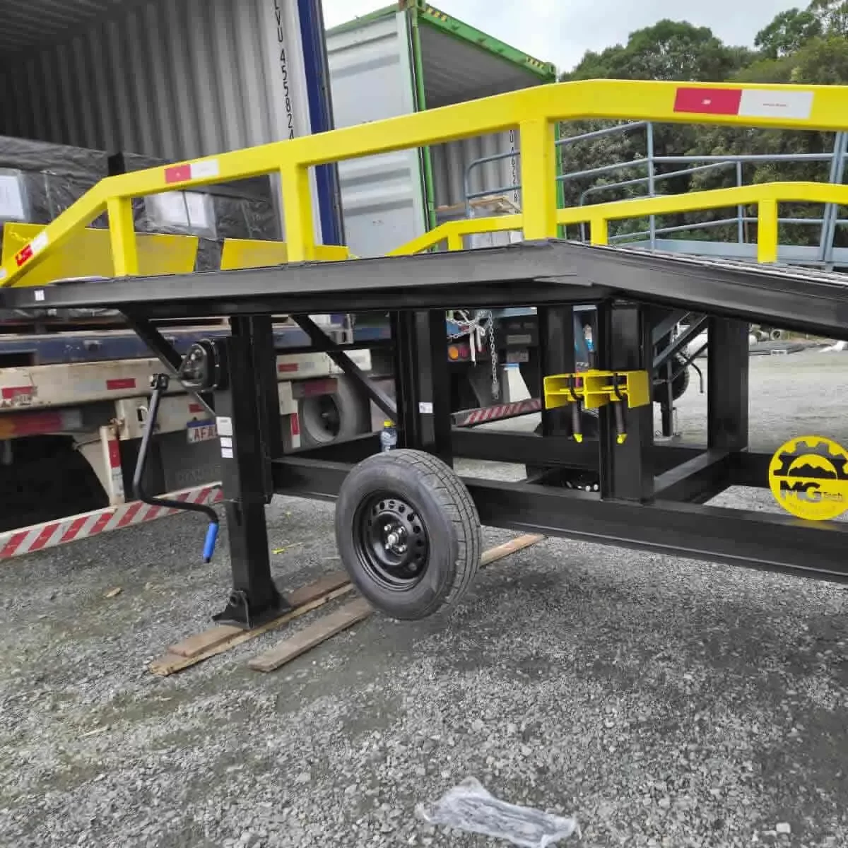 Rampas Metálicas Drive-in/Drive-out para permitir o acesso de empilhadeiras ao interior de contêineres