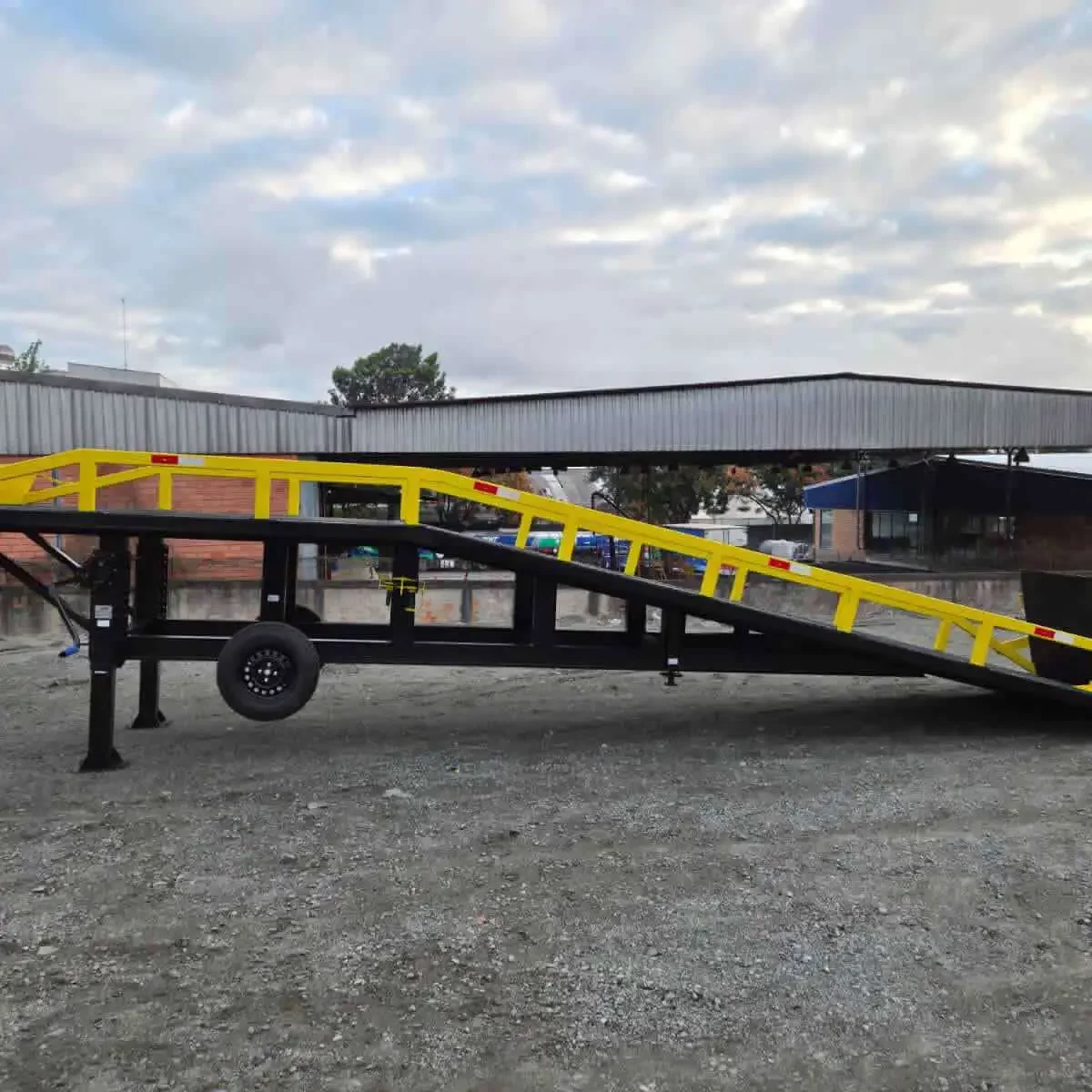 Rampas Metálicas Drive-in/Drive-out para permitir o acesso de empilhadeiras ao interior de contêineres